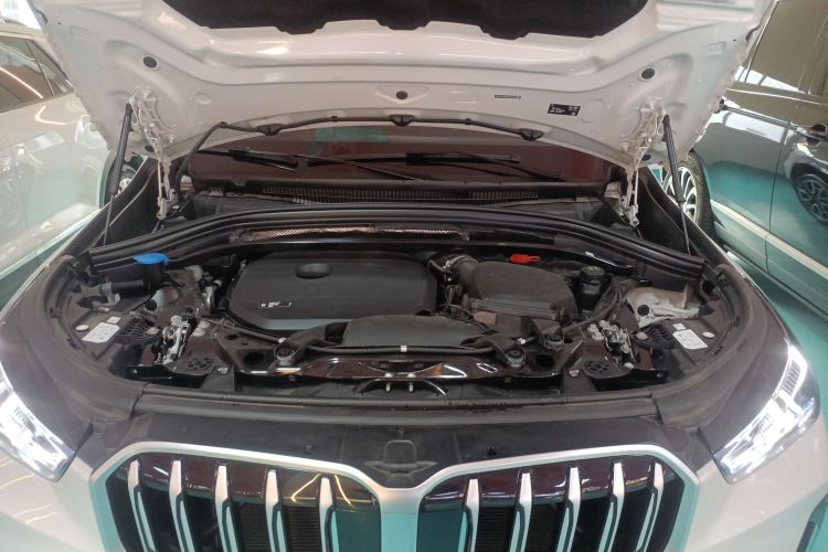 宝马X1 2023款 sDrive25Li X设计套装机舱底盘24