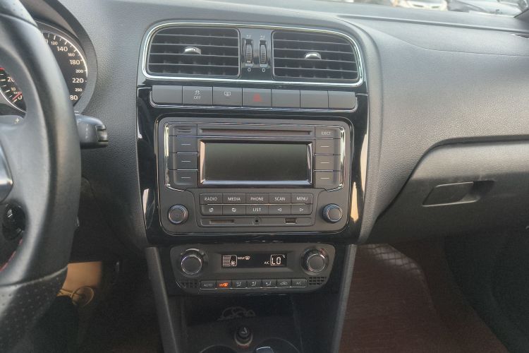 大众 Polo 2012款 1.4TSI GTI中控内饰16