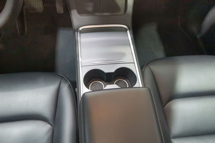 特斯拉 Model Y 2022款 改款 后轮驱动版中控内饰18