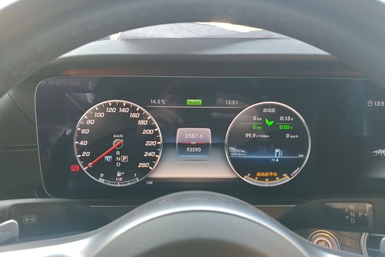 奔驰E级 2020款 改款 E 260 L 运动型中控内饰14