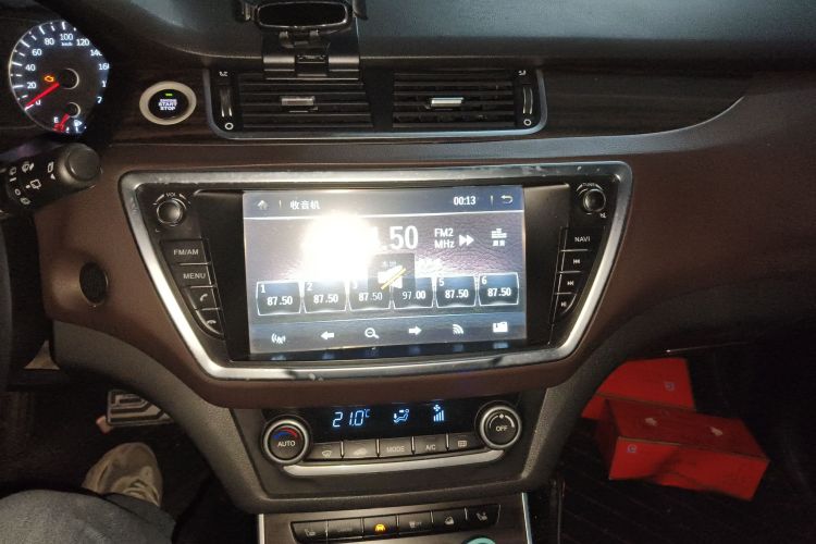 陆风X7 2015款 2.0T 全景旗舰版中控内饰16