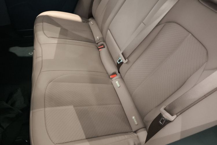 蔚来EC6 2023款 75kWh中控内饰7004