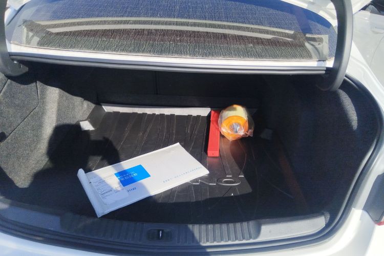 别克 威朗 2019款 三厢 15S 自动领先型局部细节23