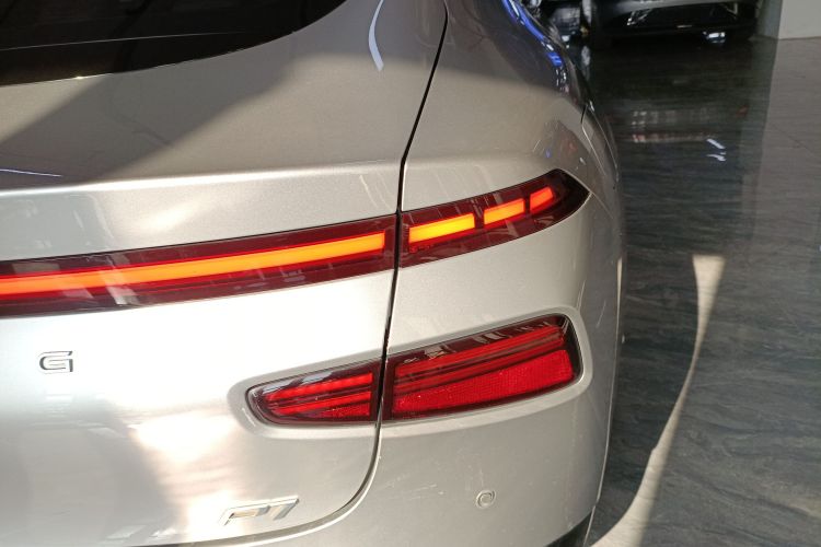 小鹏P7 2023款 P7i 702 Pro车身外观6006