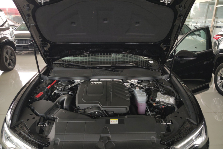 奥迪A6L 2025款 改款 45 TFSI quattro 臻选动感型机舱底盘24