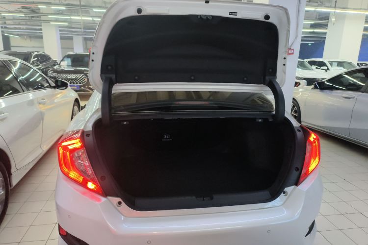 本田 思域 2019款 220TURBO CVT燃动版 国VI机舱底盘23