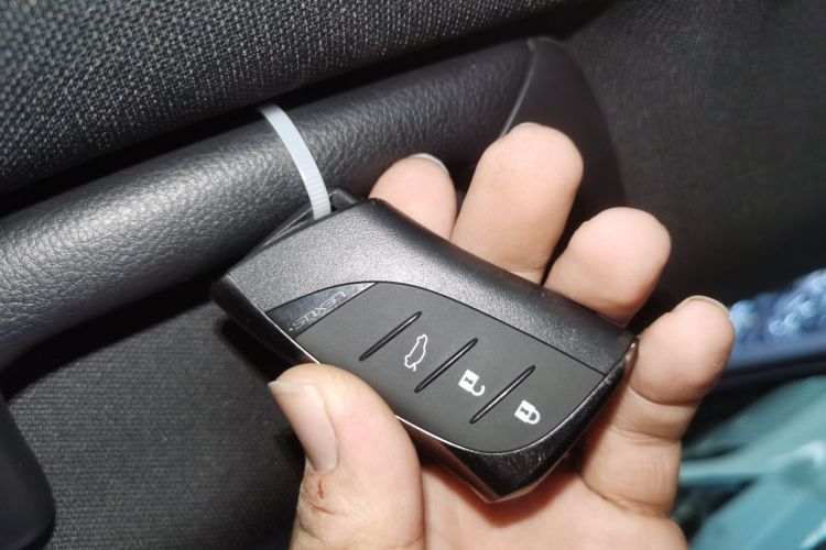 雷克萨斯ES 2025款 200 臻享版中控内饰7001