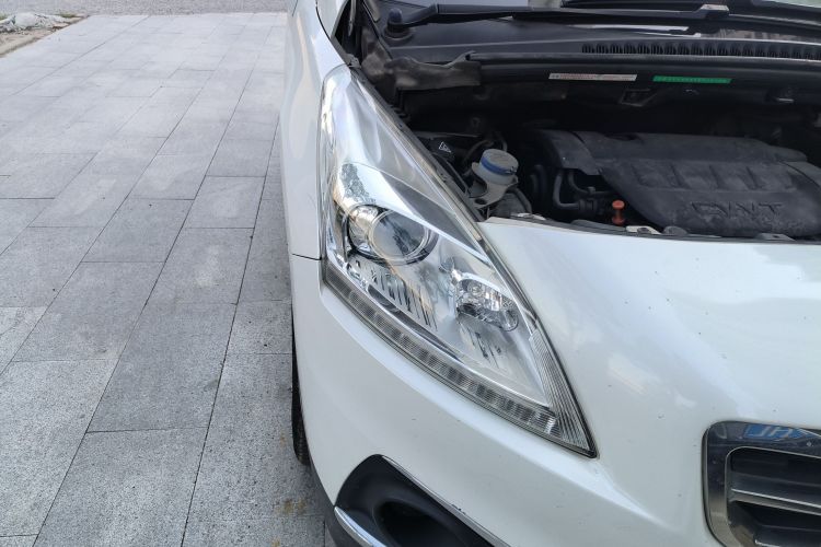 标致3008 2015款 2.0L 自动潮流版车身外观8