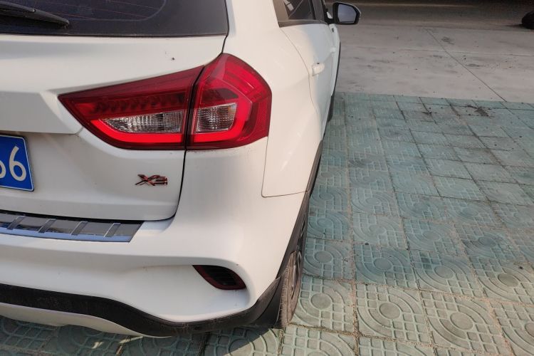 吉利汽车 远景X3 2017款 1.5L 自动精英型车身外观9