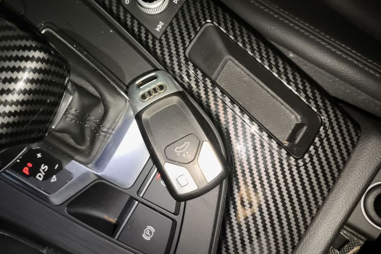 奥迪A4L 2019款 40 TFSI 时尚型 国VI中控内饰7001