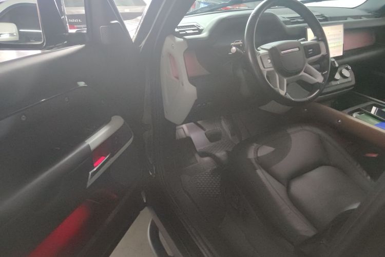 路虎卫士 2023款 改款 110 3.0T P400 暗黑特别版中控内饰7003