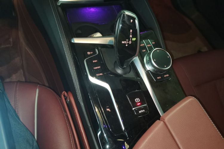 宝马5系 2022款 改款二 525Li M运动套装中控内饰18