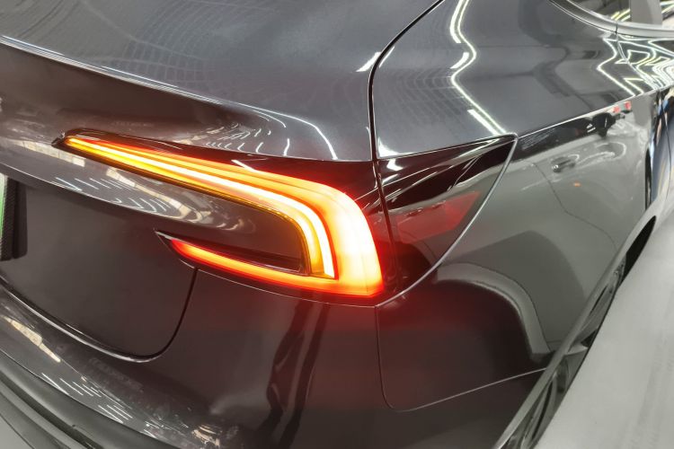 特斯拉 Model 3 2023款 后轮驱动版车身外观9