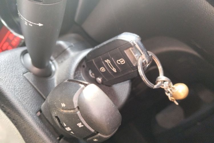 标致3008 2016款 2.0L 自动标准版中控内饰11