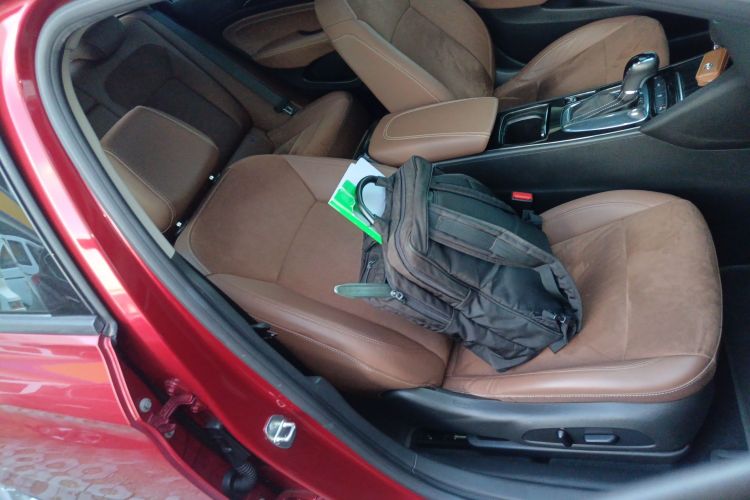 别克 君威 2017款 20T 精英型局部细节41