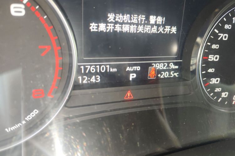 奥迪A4L 2018款 30周年年型 45 TFSI quattro 个性运动版中控内饰15