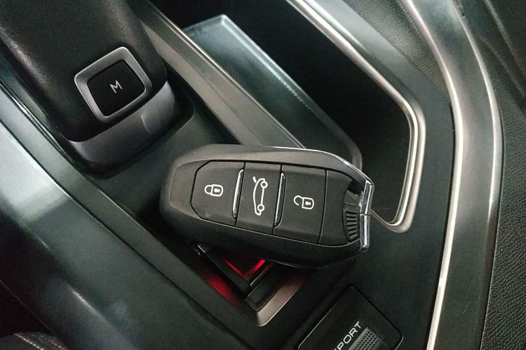 标致4008 2019款 360THP 尝先版中控内饰7001