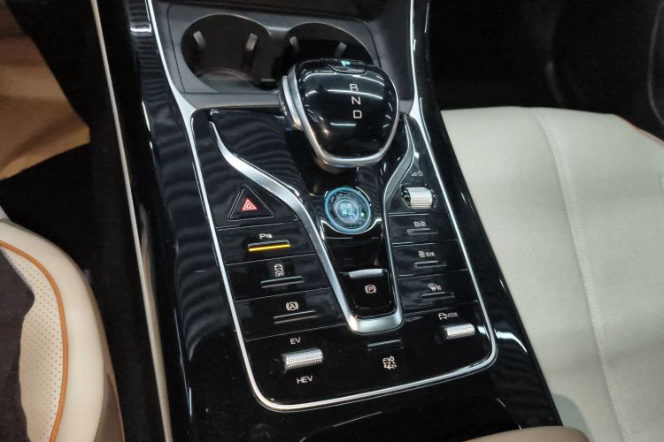 比亚迪 秦PLUS 2023款 冠军版 DM-i 55KM超越型中控内饰18