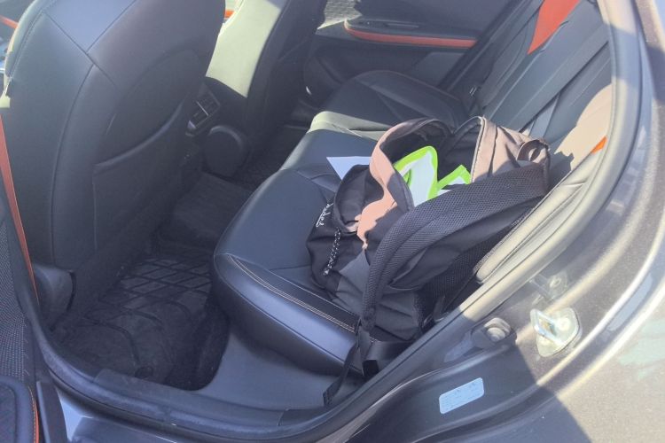 长安UNI-V 2022款 1.5T 尊贵型中控内饰7004