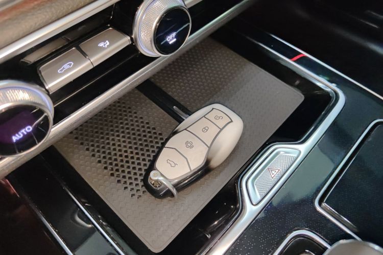 红旗HS5 2023款 2.0T 旗享Pro版中控内饰11