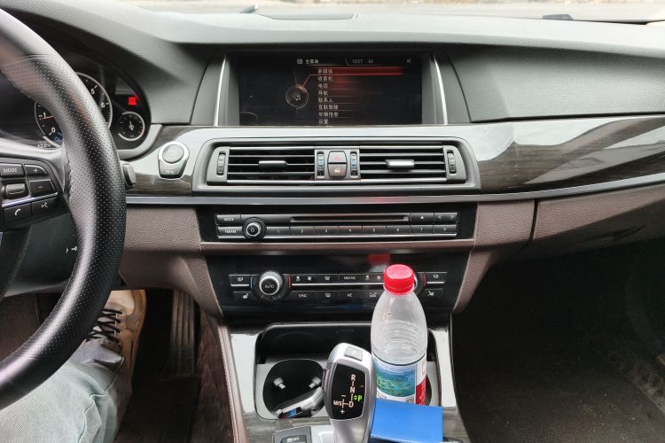 宝马5系 2017款 528Li 豪华设计套装中控内饰16