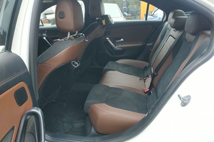 奔驰A级 2019款 A 200 L 运动轿车中控内饰21