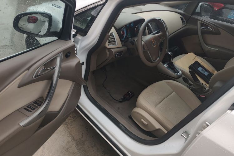 别克 英朗 2013款 GT 1.6L 自动时尚版中控内饰20