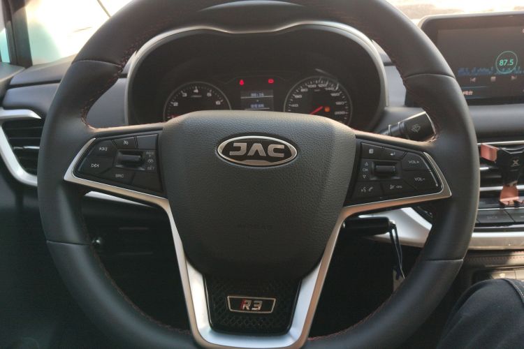 江汽集团 瑞风R3 2019款 1.5T 劲风型 7座局部细节13