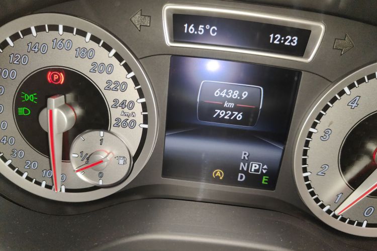 奔驰A级(进口) 2015款 A 200 时尚型中控内饰15