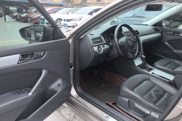 大众 帕萨特 2014款 1.8TSI DSG尊荣版中控内饰20