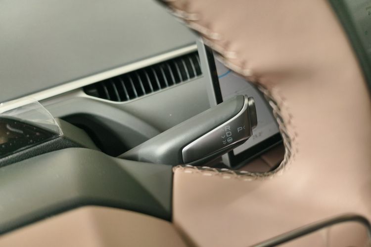 小鹏MONA M03 2025款 600 超长续航 Max中控内饰18