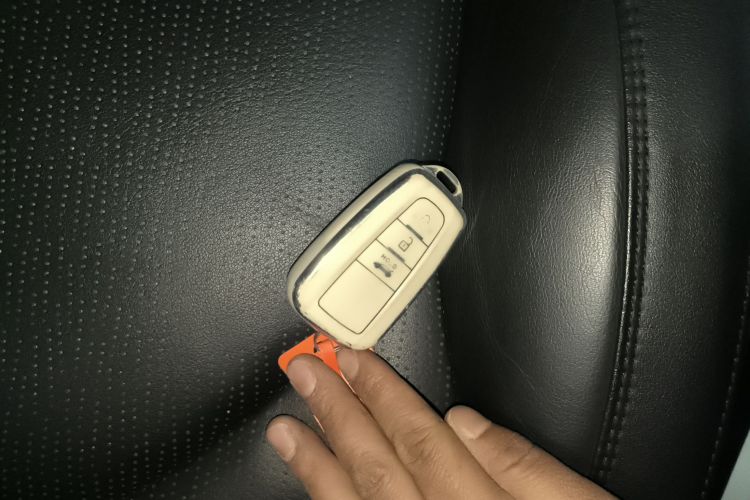 丰田 亚洲龙 2023款 2.5L 豪华版中控内饰7001