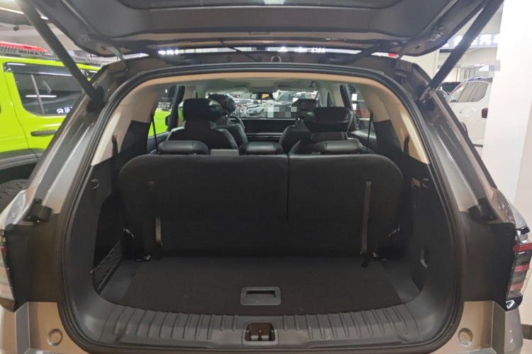 福特 2025款 锐界L 2.0T EcoBoost E混动四驱七座至尊型机舱底盘23