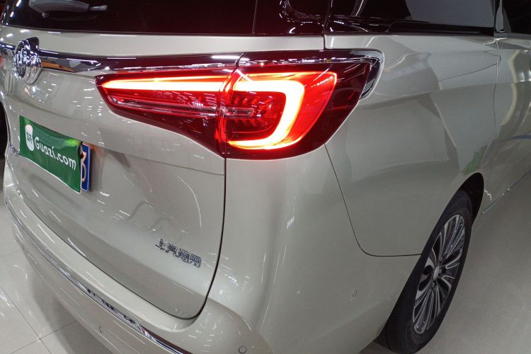 别克GL8 2021款 ES陆尊 653T 旗舰型车身外观9