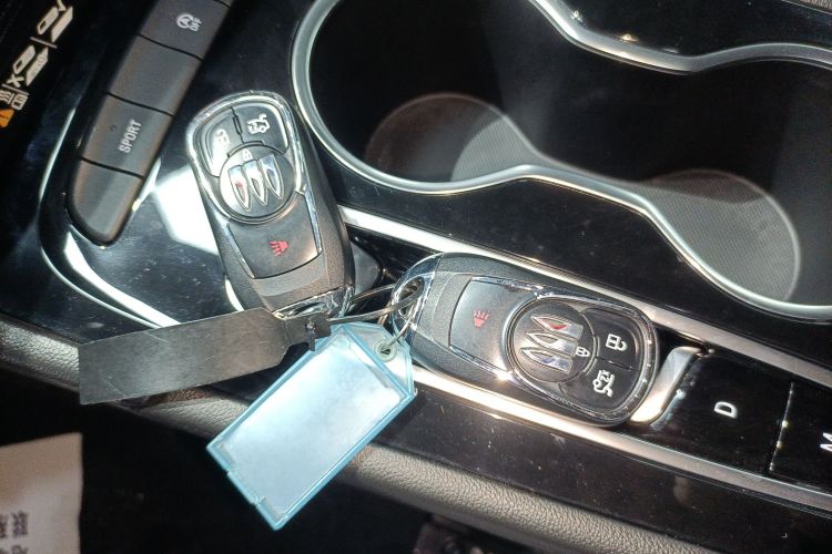 别克 君威 2024款 25T 超享版中控内饰7001