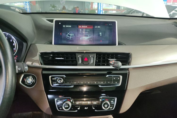 宝马X1 2019款 xDrive20Li 尊享型中控内饰16