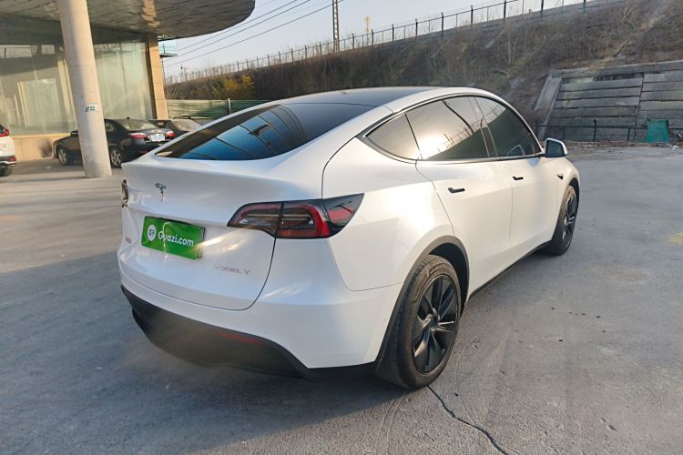 特斯拉 Model Y 2023款 长续航全轮驱动版车身外观7