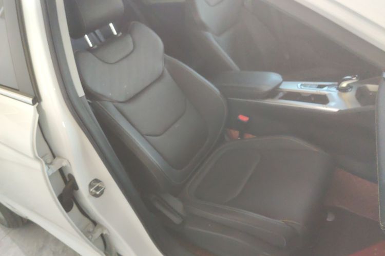 吉利汽车 帝豪L HiP 2024款 龙腾版 1.5TD-DHT Pro 100KM 超越型局部细节41