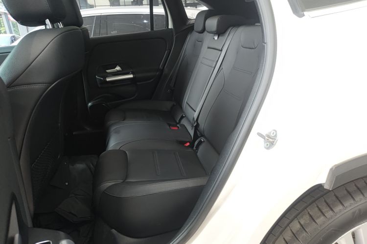 奔驰GLA 2022款 改款二 GLA 200中控内饰7004