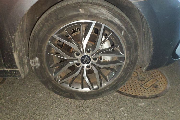 比亚迪 秦PLUS 2021款 EV 500KM 尊贵型车身外观10