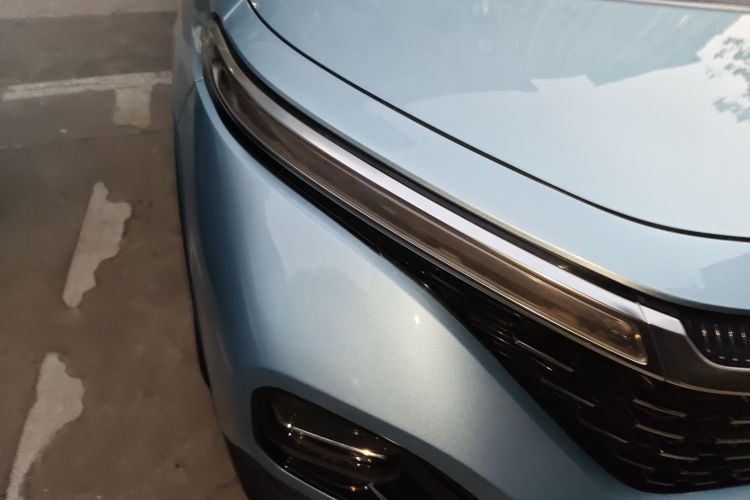 宝骏RM-5 2019款 1.5T CVT 24小时在线尊贵型 6座车身外观8