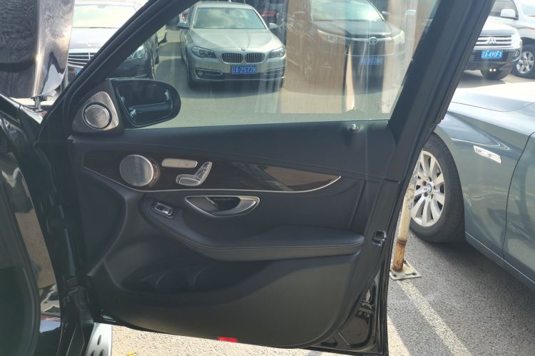 奔驰GLC 2019款 GLC 260 L 4MATIC 豪华型中控内饰7005