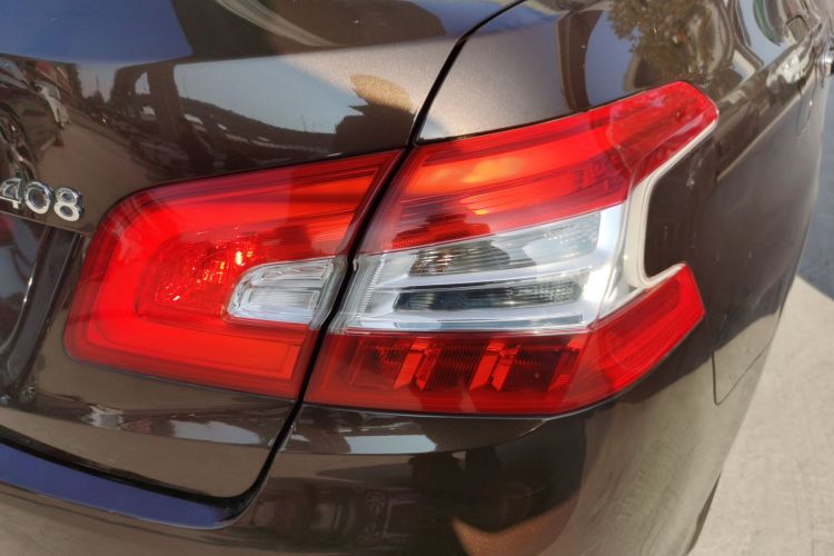 标致408 2016款 1.6T 自动豪华版车身外观9