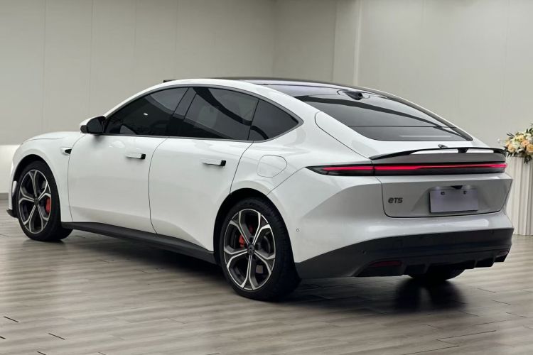 蔚来ET5 2022款 75kWh车身外观4