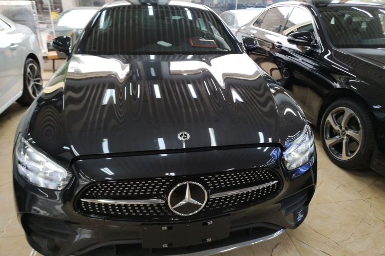 奔驰E级(进口) 2023款 改款 E 260 轿跑车车身外观2