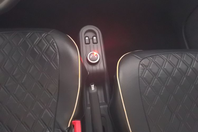 五菱汽车 宏光MINIEV 2022款 马卡龙臻享款 磷酸铁锂中控内饰18