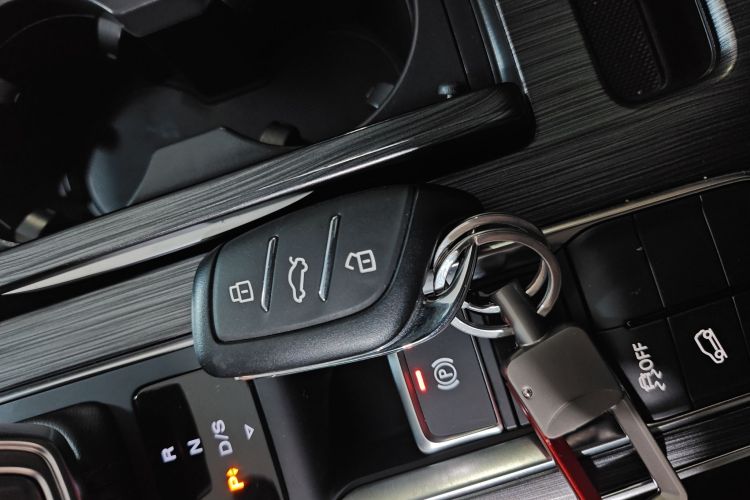 荣威RX5 2025款 PLUS 330TGI 自动领潮智惠版中控内饰11