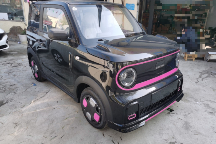 吉利银河 2025款 210km 熊猫卡丁车身外观3