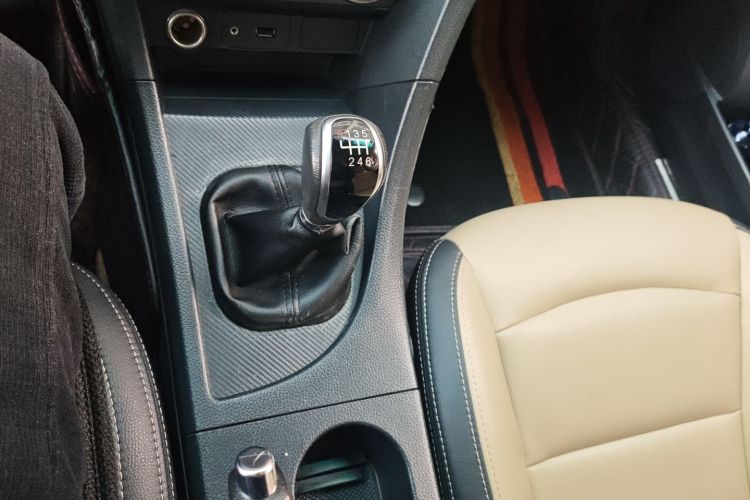 海马 福美来 2015款 1.6L 手动悦尚型中控内饰18