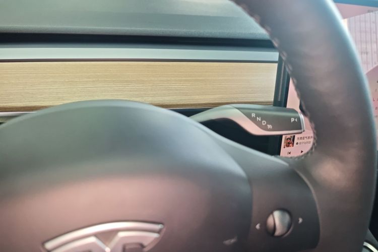 特斯拉 Model 3 2022款 后轮驱动版中控内饰18